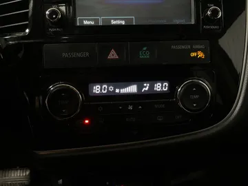 2016 Mitsubishi Outlander - image 23