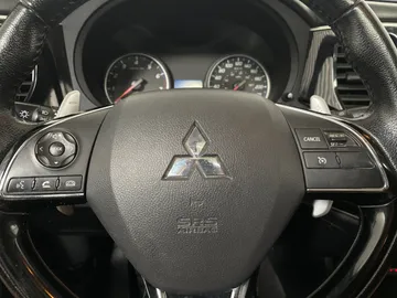 2016 Mitsubishi Outlander - image 17
