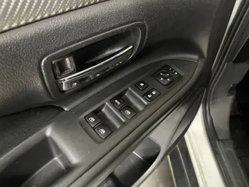 2016 Mitsubishi Outlander - image 19