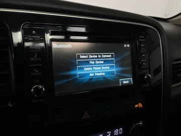 2016 Mitsubishi Outlander - image 21