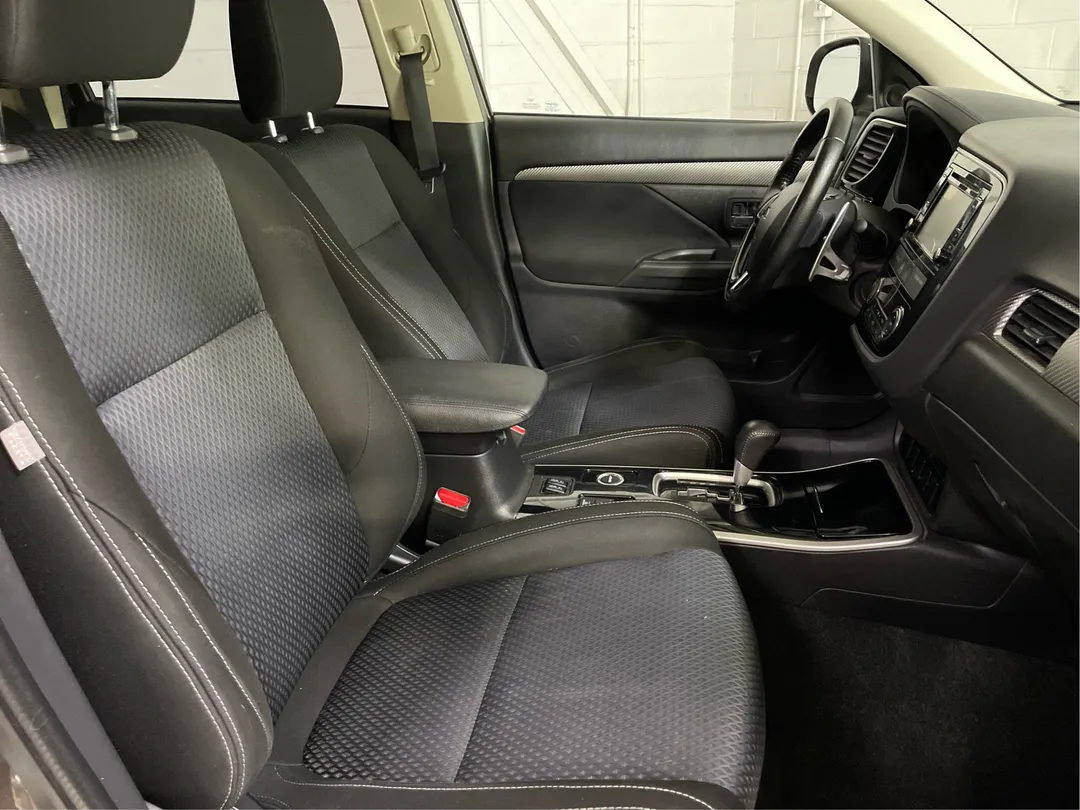 2017 Mitsubishi Outlander — photo 3