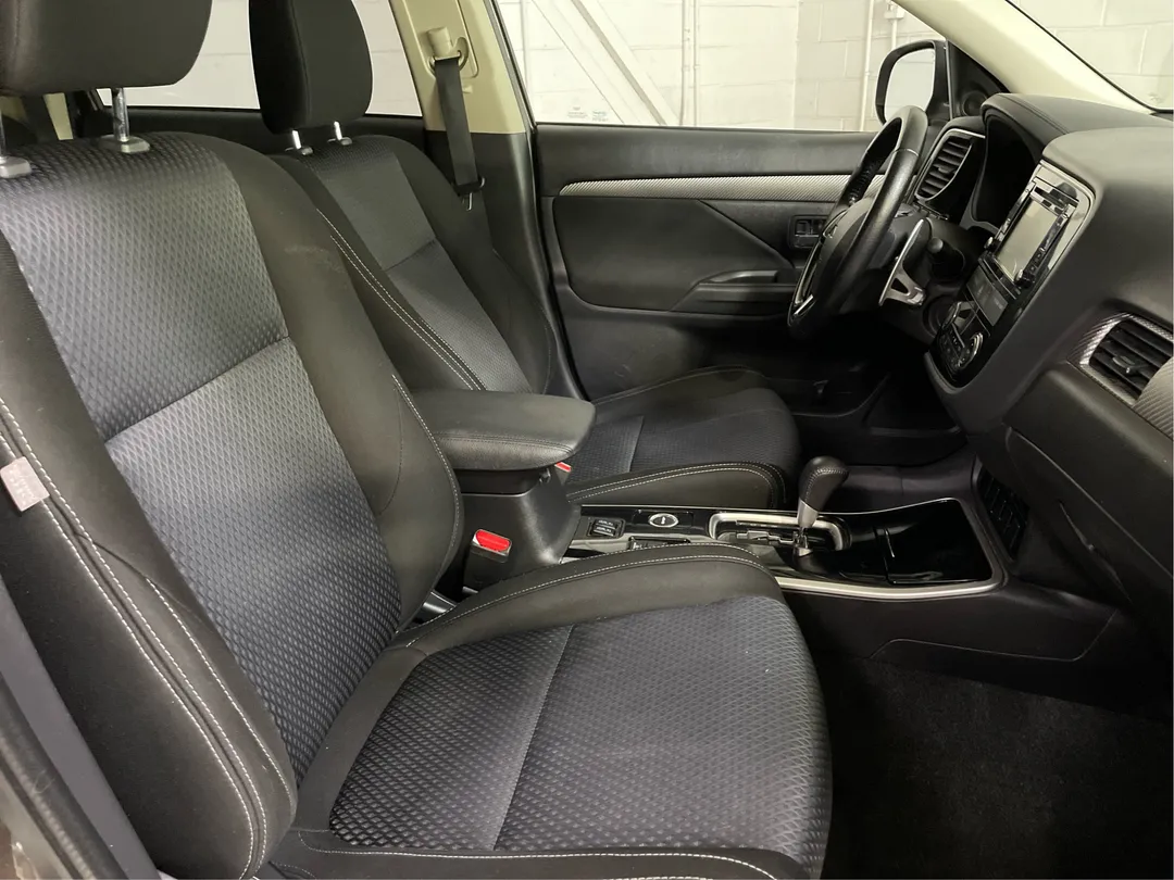 2017 Mitsubishi Outlander for sale - photo 3