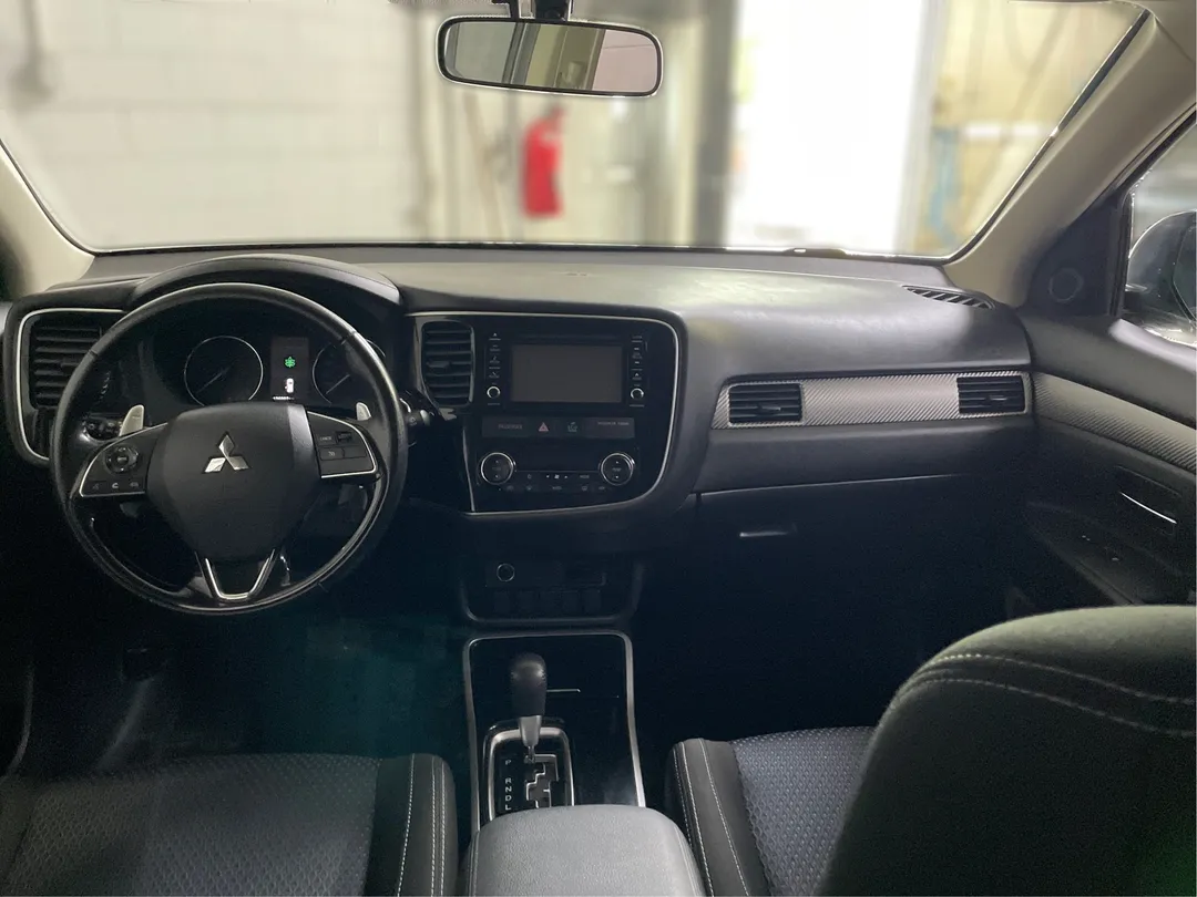2017 Mitsubishi Outlander — photo 4