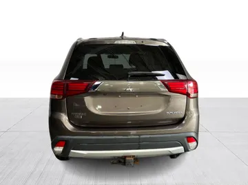 2017 Mitsubishi Outlander - image 11