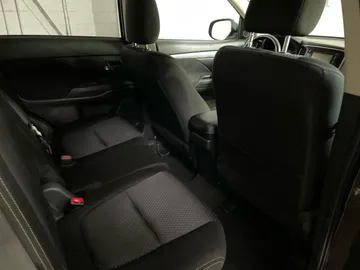 2017 Mitsubishi Outlander - image 14