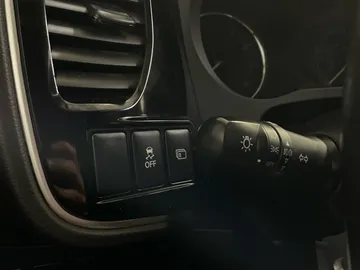 2017 Mitsubishi Outlander - image 18
