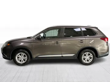 2017 Mitsubishi Outlander - image 9