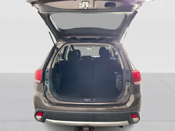 2017 Mitsubishi Outlander - image 12