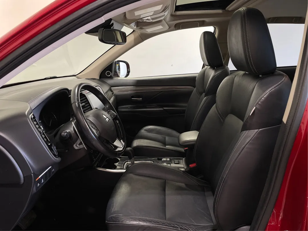 2020 Mitsubishi Outlander — photo 3