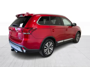 2020 Mitsubishi Outlander - image 15