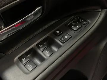 2020 Mitsubishi Outlander - image 26