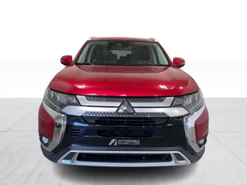 2020 Mitsubishi Outlander - image 9