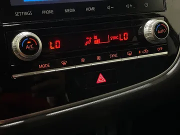 2020 Mitsubishi Outlander - image 23