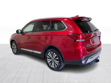 2020 Mitsubishi Outlander - image 12