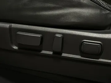 2020 Mitsubishi Outlander - image 20