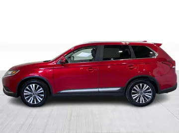 2020 Mitsubishi Outlander - image 11