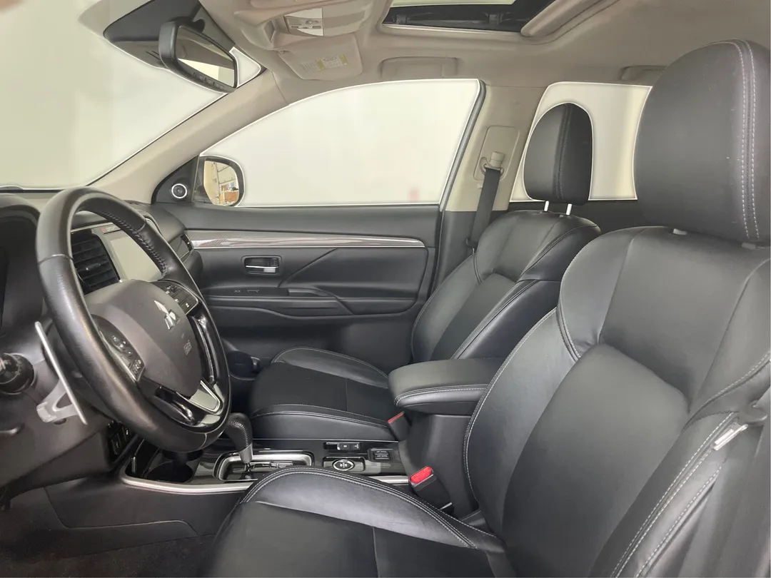 2020 Mitsubishi Outlander — photo 3