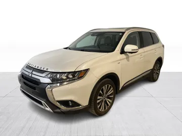 2020 Mitsubishi Outlander - image 10