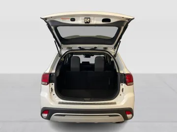 2020 Mitsubishi Outlander - image 14