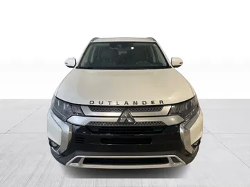 2020 Mitsubishi Outlander - image 9