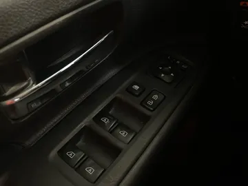 2020 Mitsubishi Outlander - image 27