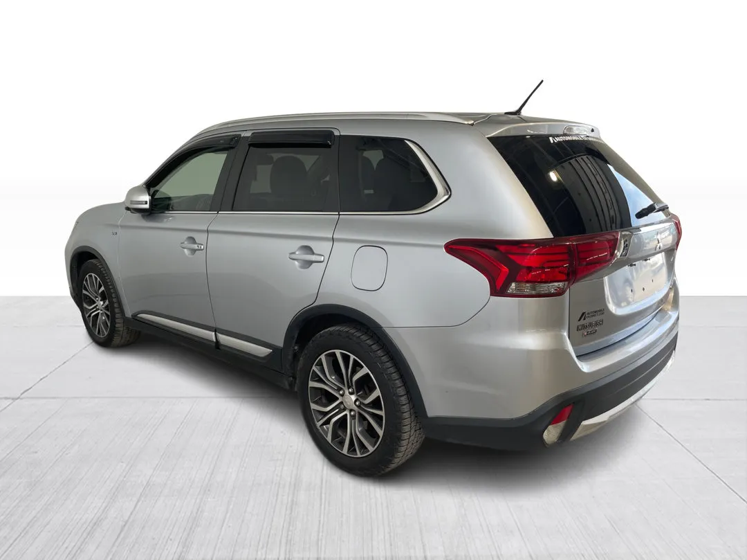 2016 Mitsubishi Outlander — photo 5