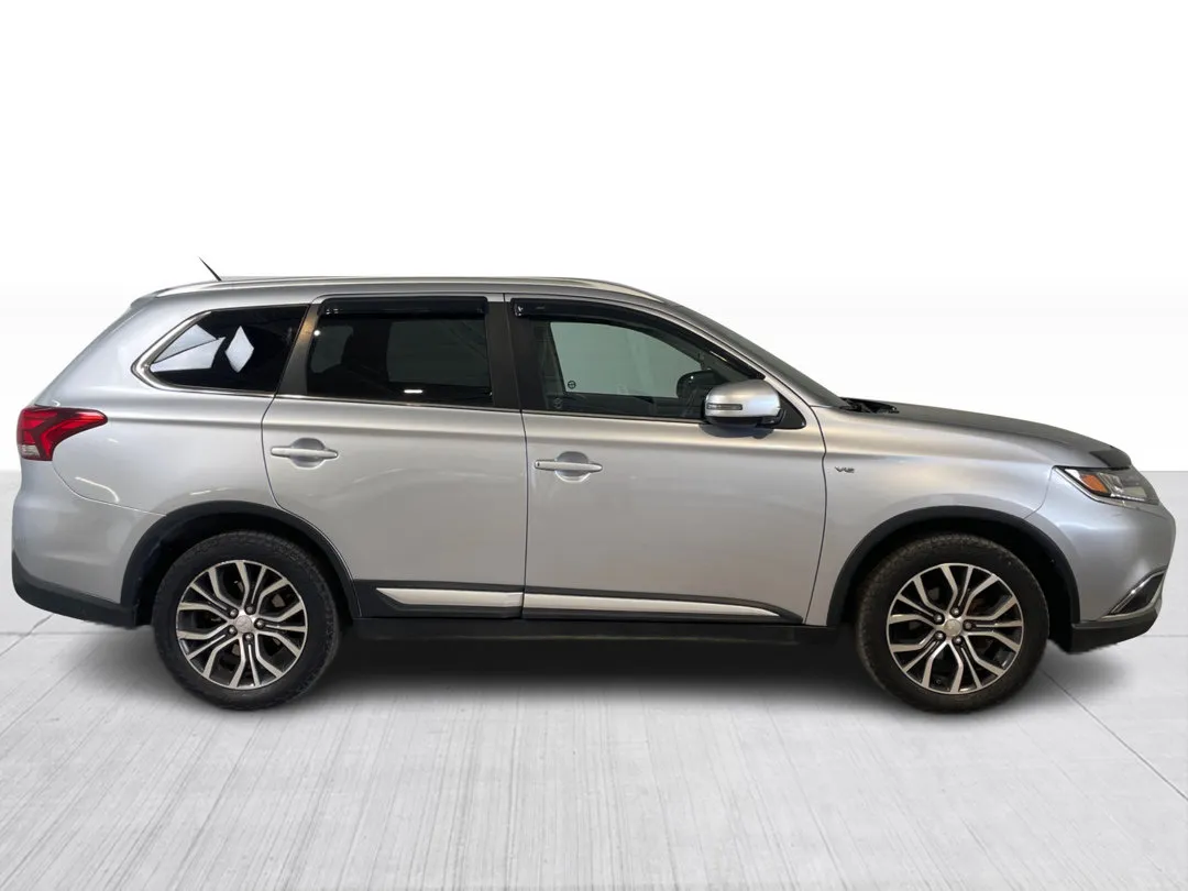 2016 Mitsubishi Outlander — photo 8
