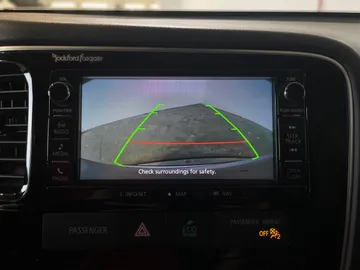 2016 Mitsubishi Outlander - image 22