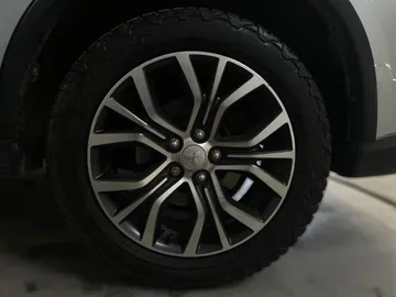2016 Mitsubishi Outlander - image 18