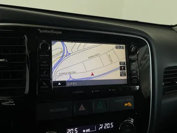 2016 Mitsubishi Outlander - image 21