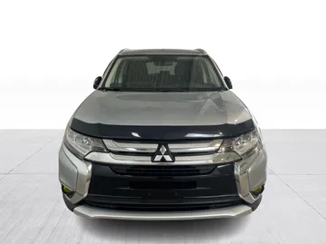 2016 Mitsubishi Outlander - image 2