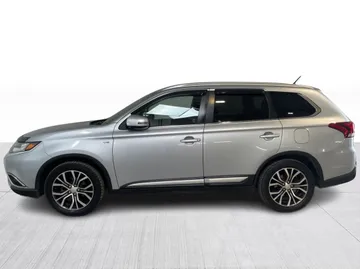 2016 Mitsubishi Outlander - image 4