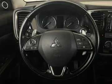2016 Mitsubishi Outlander - image 16
