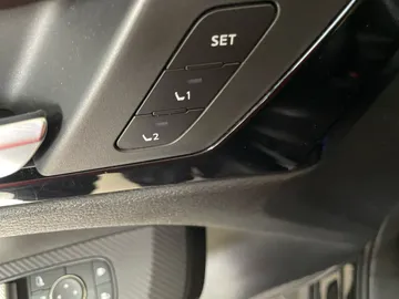 2025 Mitsubishi Outlander Plug-In Hybrid - image 21