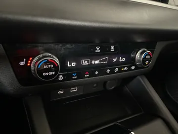 2025 Mitsubishi Outlander Plug-In Hybrid - image 27