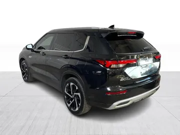 2025 Mitsubishi Outlander Plug-In Hybrid - image 11