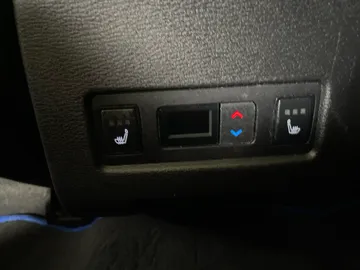 2025 Mitsubishi Outlander Plug-In Hybrid - image 31