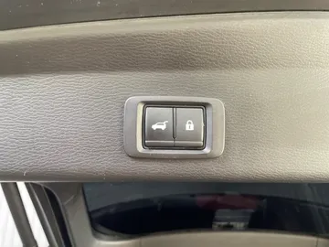2025 Mitsubishi Outlander Plug-In Hybrid - image 23