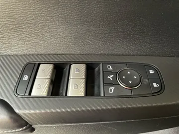 2025 Mitsubishi Outlander Plug-In Hybrid - image 29