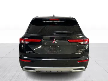 2025 Mitsubishi Outlander Plug-In Hybrid - image 12