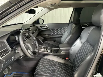 2025 Mitsubishi Outlander Plug-In Hybrid - image 3