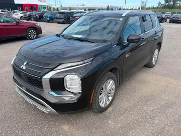 2024 Mitsubishi Outlander Plug-In Hybrid - image 2