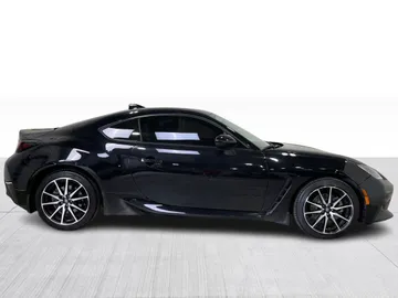 2023 Toyota GR86 - image 2