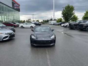 2023 Toyota GR86 - image 2