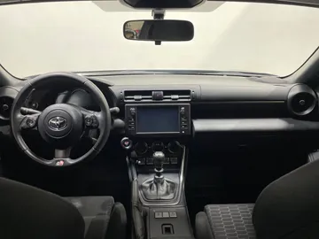 2023 Toyota GR86 - image 4