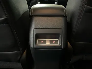 2017 Subaru Forester - image 27