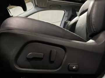 2017 Subaru Forester - image 26