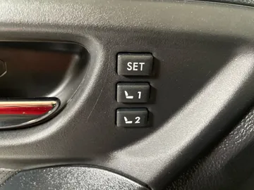 2017 Subaru Forester - image 21