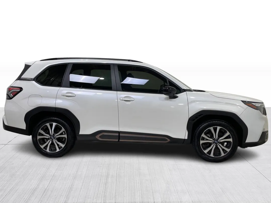 2025 Subaru Forester — photo 2