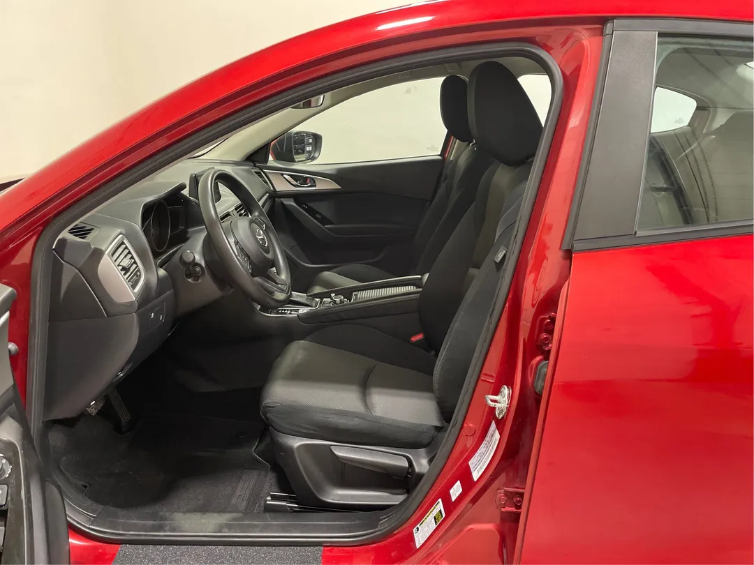 2018 Mazda Mazda3 — photo 3
